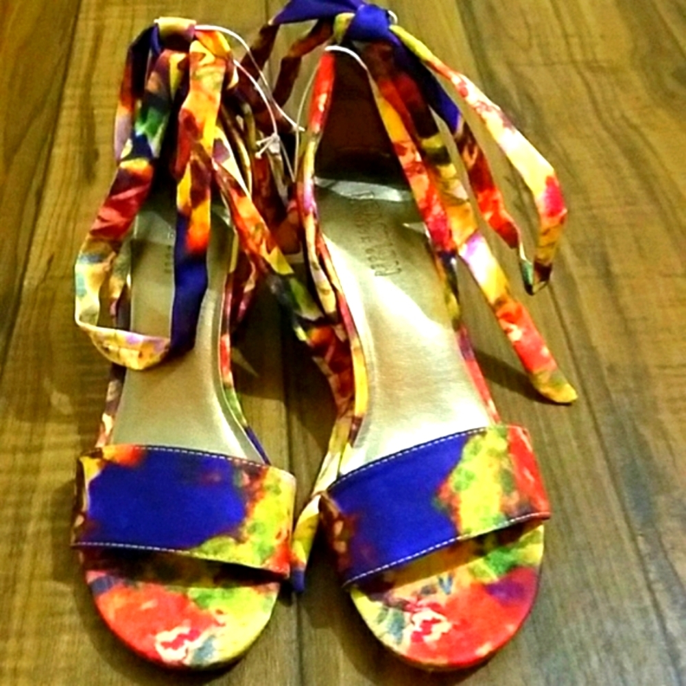 Nwt Kenneth Cole Floral sandals
